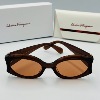 FERRAGAMO მზის სათვალე 2067