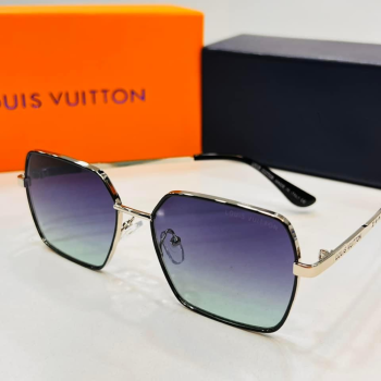 Sunglasses - Louis Vuitton 8489