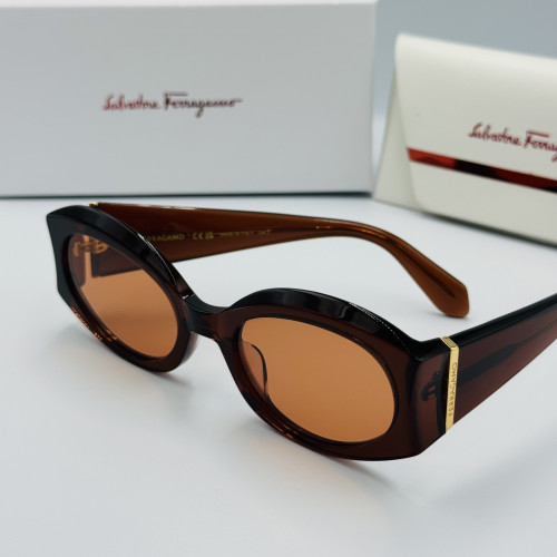 FERRAGAMO მზის სათვალე 2067