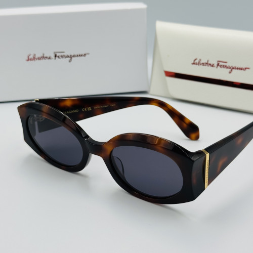 FERRAGAMO მზის სათვალე 2068